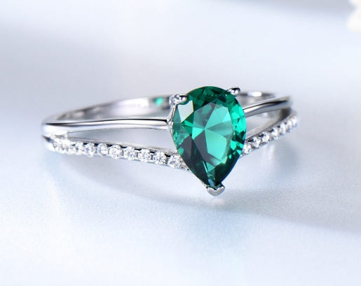 FASHION EMERALD RING