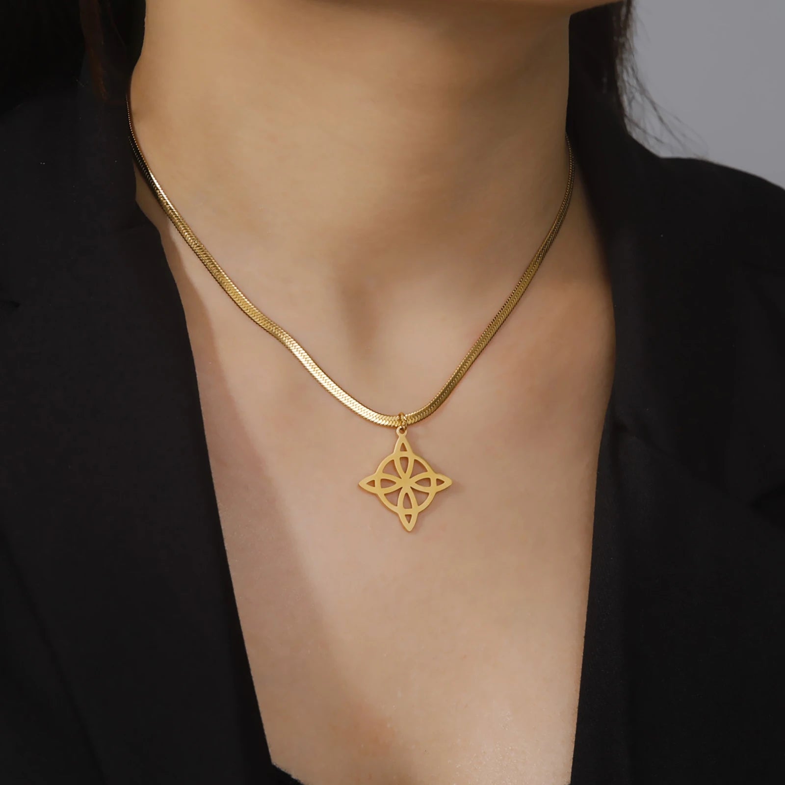 Skyrim Witch Knot Necklace - Stainless Steel Gold Snake Chain Choker