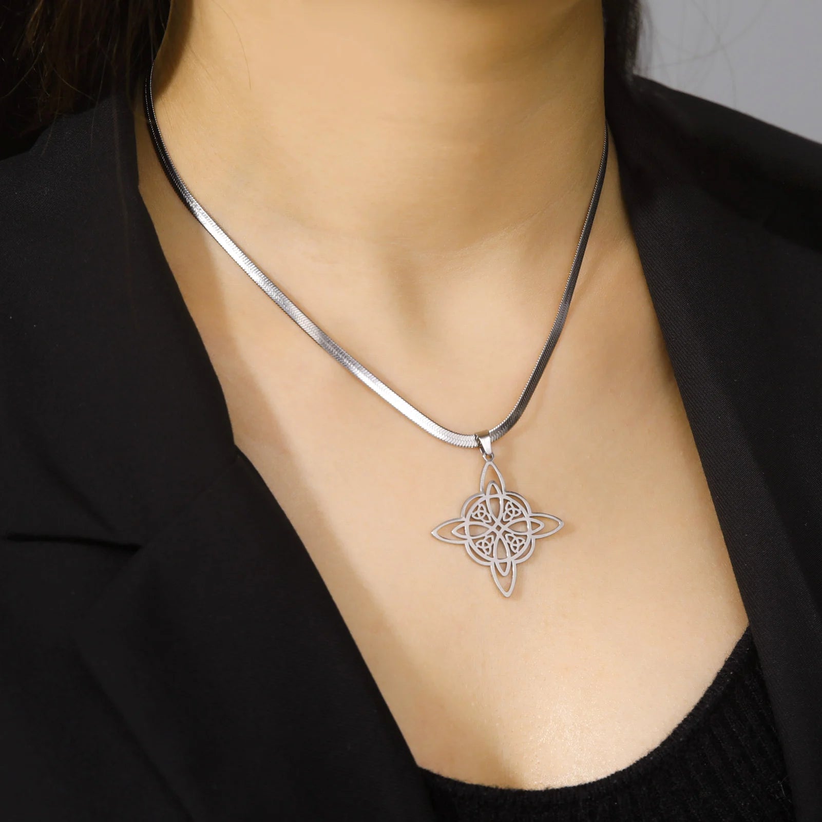 Skyrim Witch Knot Necklace - Stainless Steel Gold Snake Chain Choker